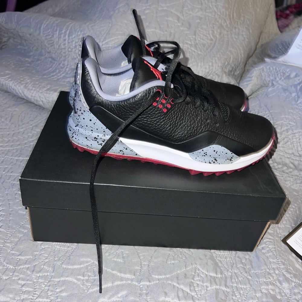 Jordan Men’s ADG “Bred” Spikeless Golf Cleat Men’s size 7